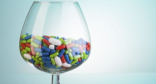 Studii privind compatibilitatea antibioticelor și alcoolului
